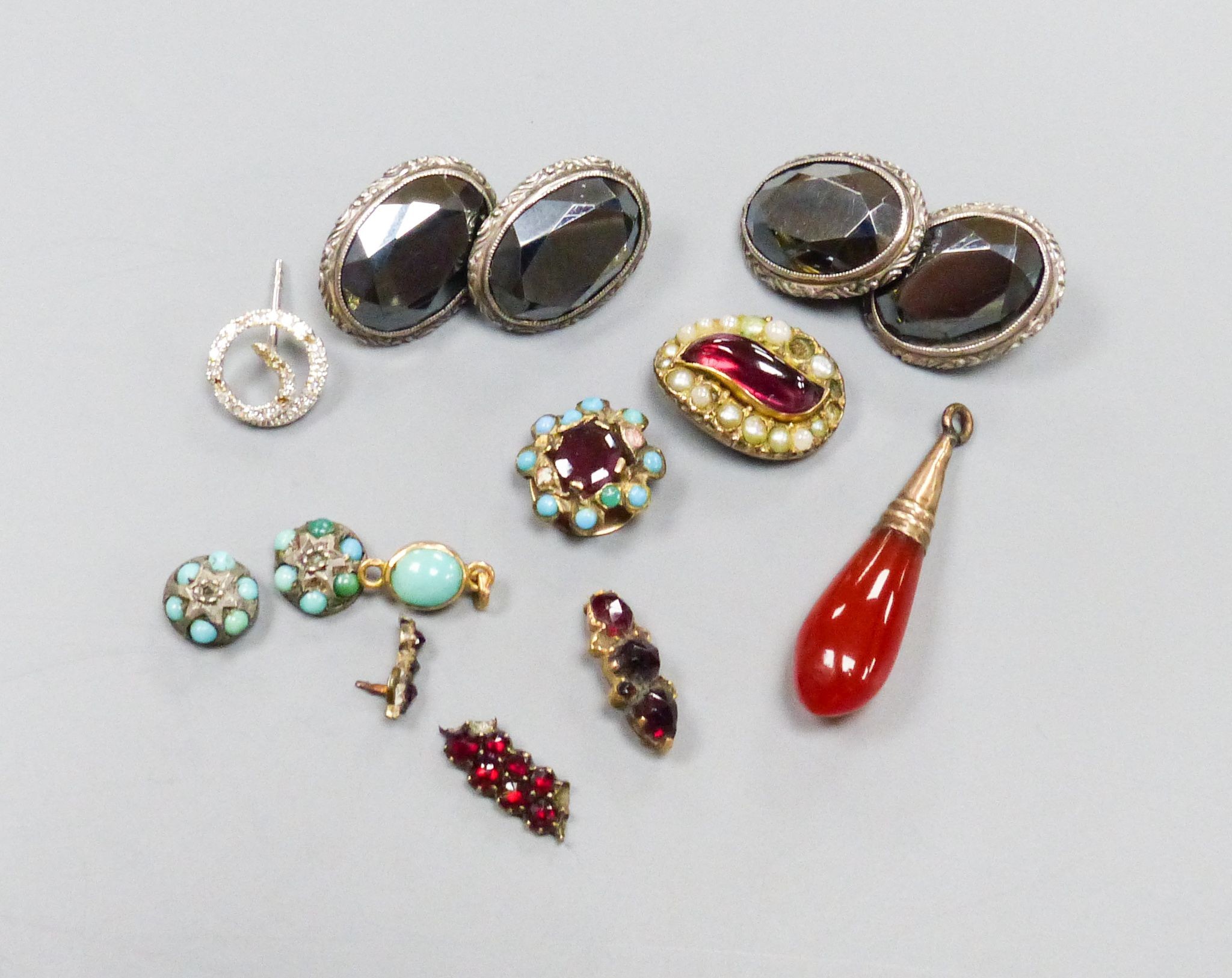 Mixed jewellery including a pair of white metal and hematite cufflinks, diamond set pin head, garnet set mounts etc.